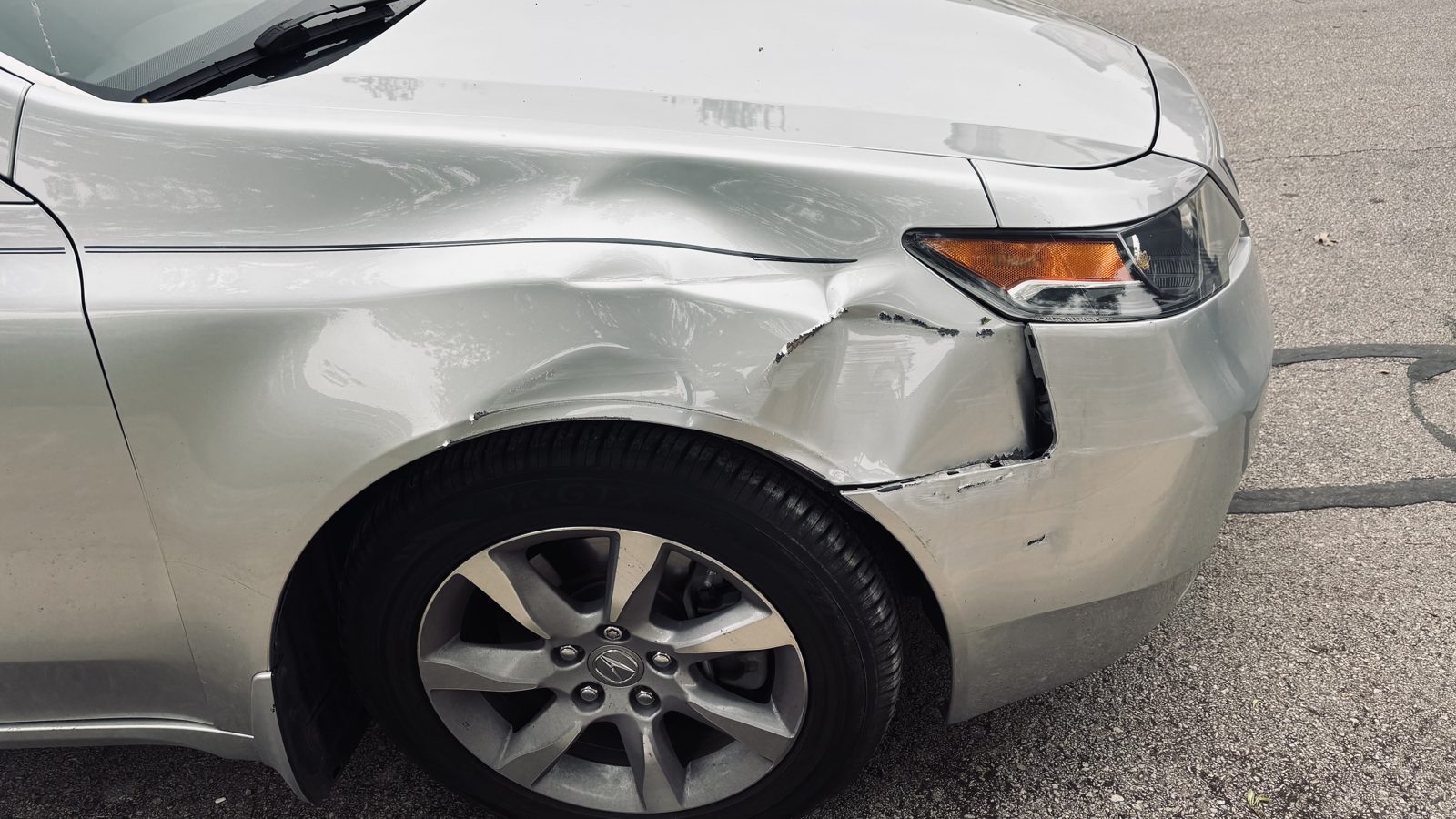 Acura fender collision damage before repair
